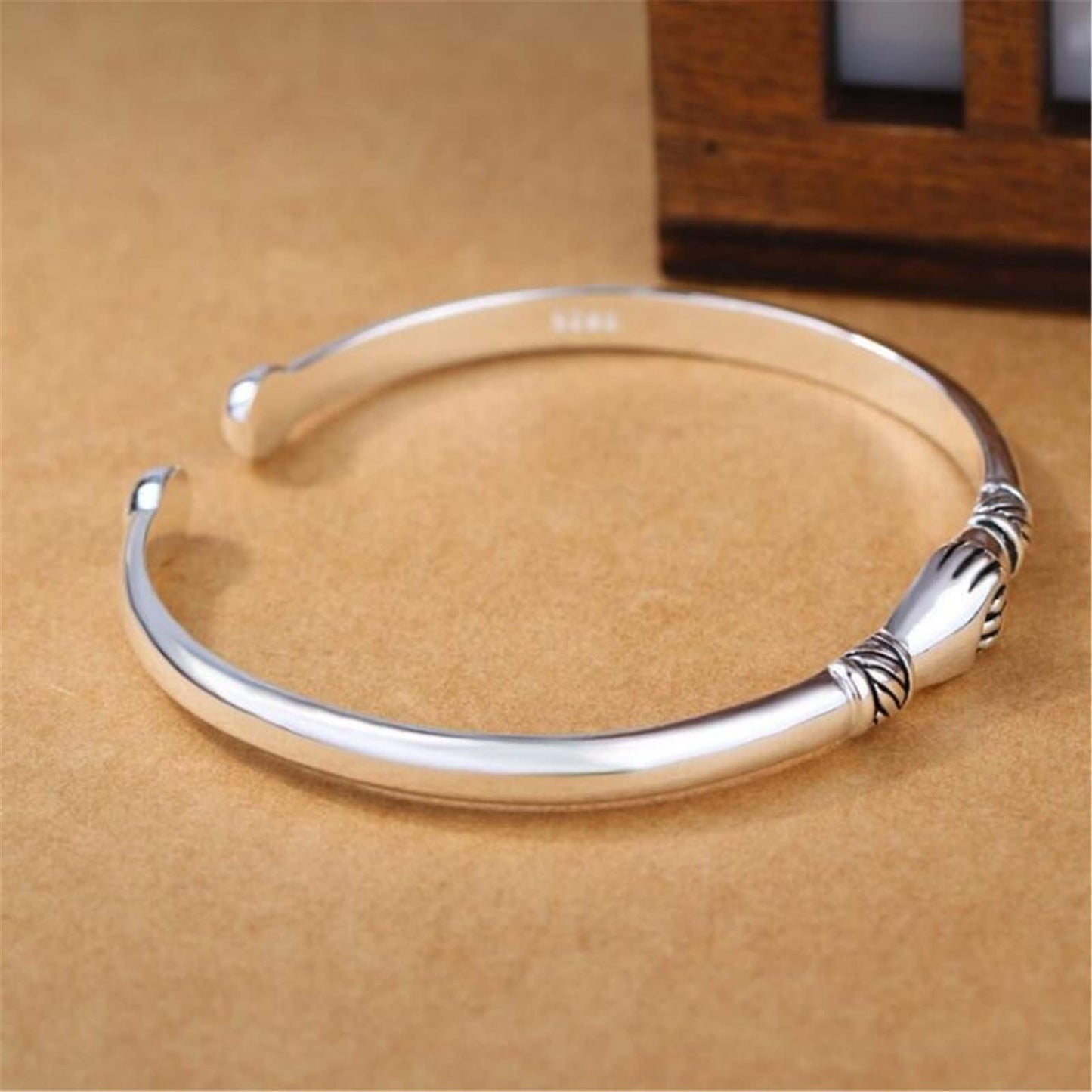 Leaf Shape Bracelet for Women Girls Metal Bracelet Fashion Simple Open Bracelets Jewelry Bangle Bracelets Gifts Birthday