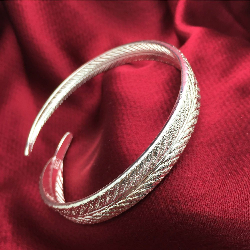 Leaf Shape Bracelet for Women Girls Metal Bracelet Fashion Simple Open Bracelets Jewelry Bangle Bracelets Gifts Birthday