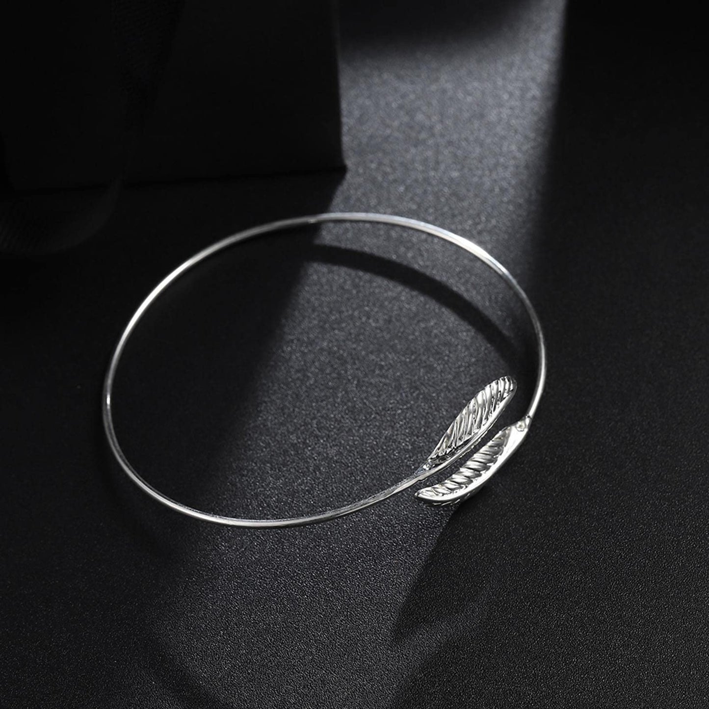 Leaf Shape Bracelet for Women Girls Metal Bracelet Fashion Simple Open Bracelets Jewelry Bangle Bracelets Gifts Birthday