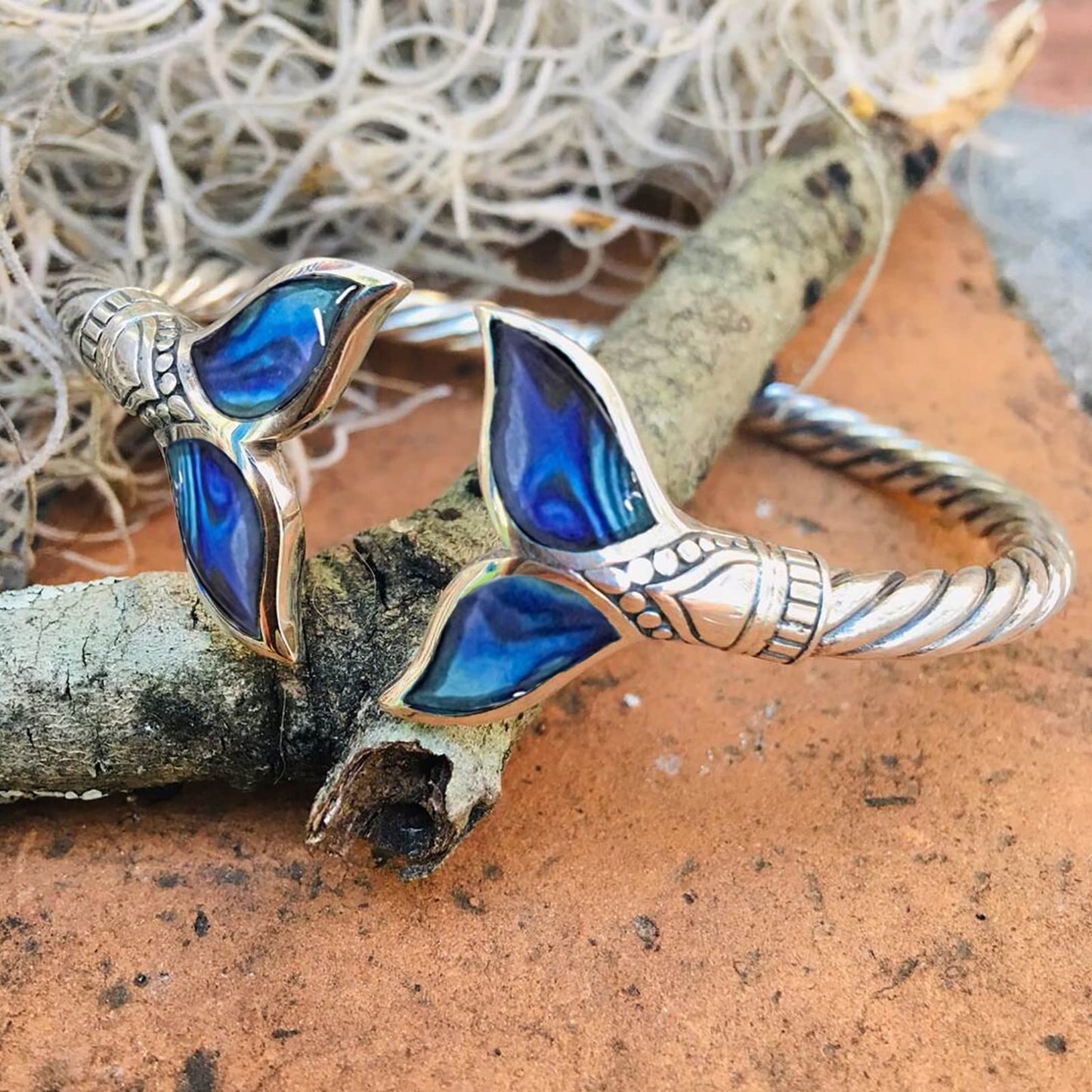 Leaf Shape Bracelet for Women Girls Metal Bracelet Fashion Simple Open Bracelets Jewelry Bangle Bracelets Gifts Birthday