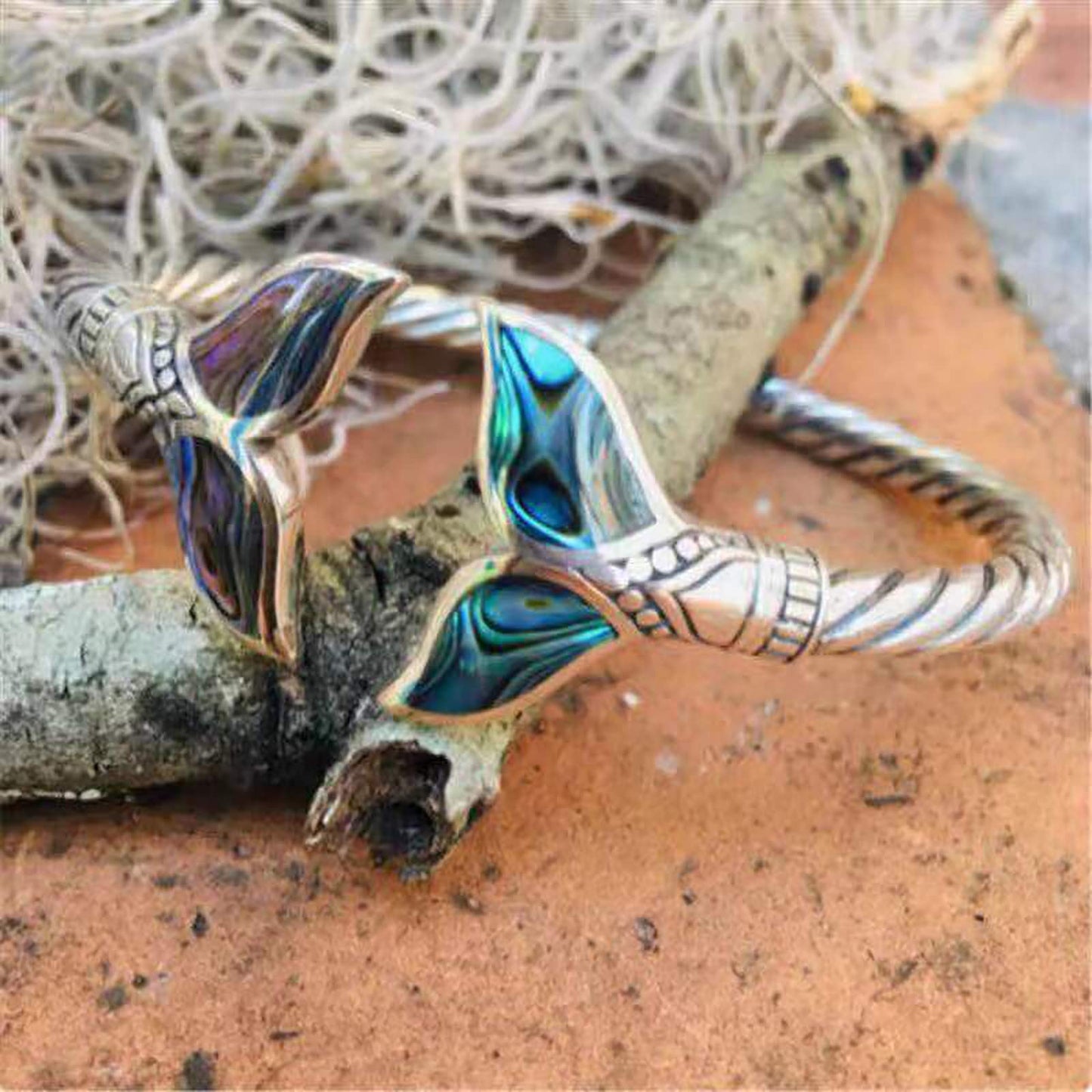 Leaf Shape Bracelet for Women Girls Metal Bracelet Fashion Simple Open Bracelets Jewelry Bangle Bracelets Gifts Birthday